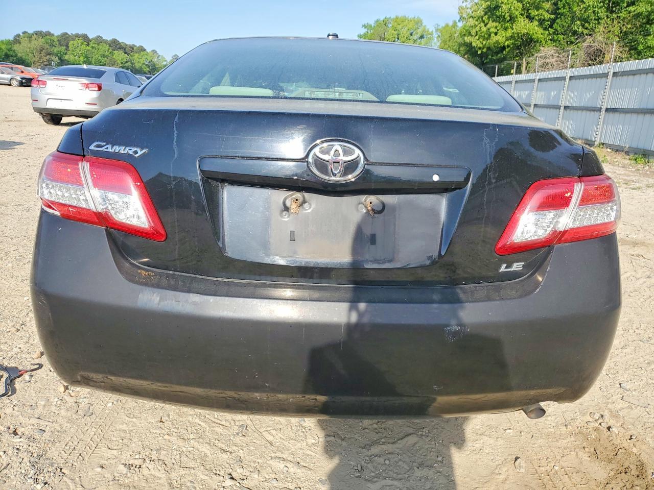 2010 Toyota Camry Le - Image 6