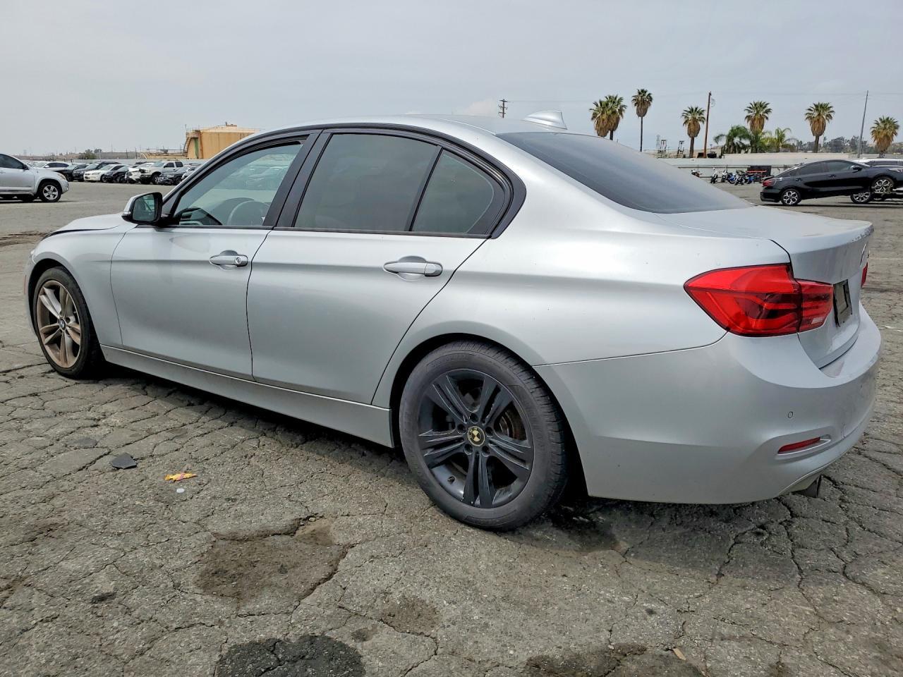 2016 BMW 320 I - Фото 2