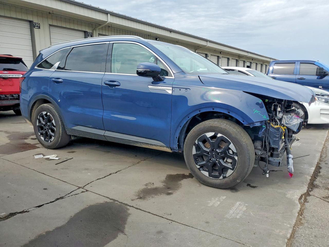 2025 Kia Sorento S - Image 4