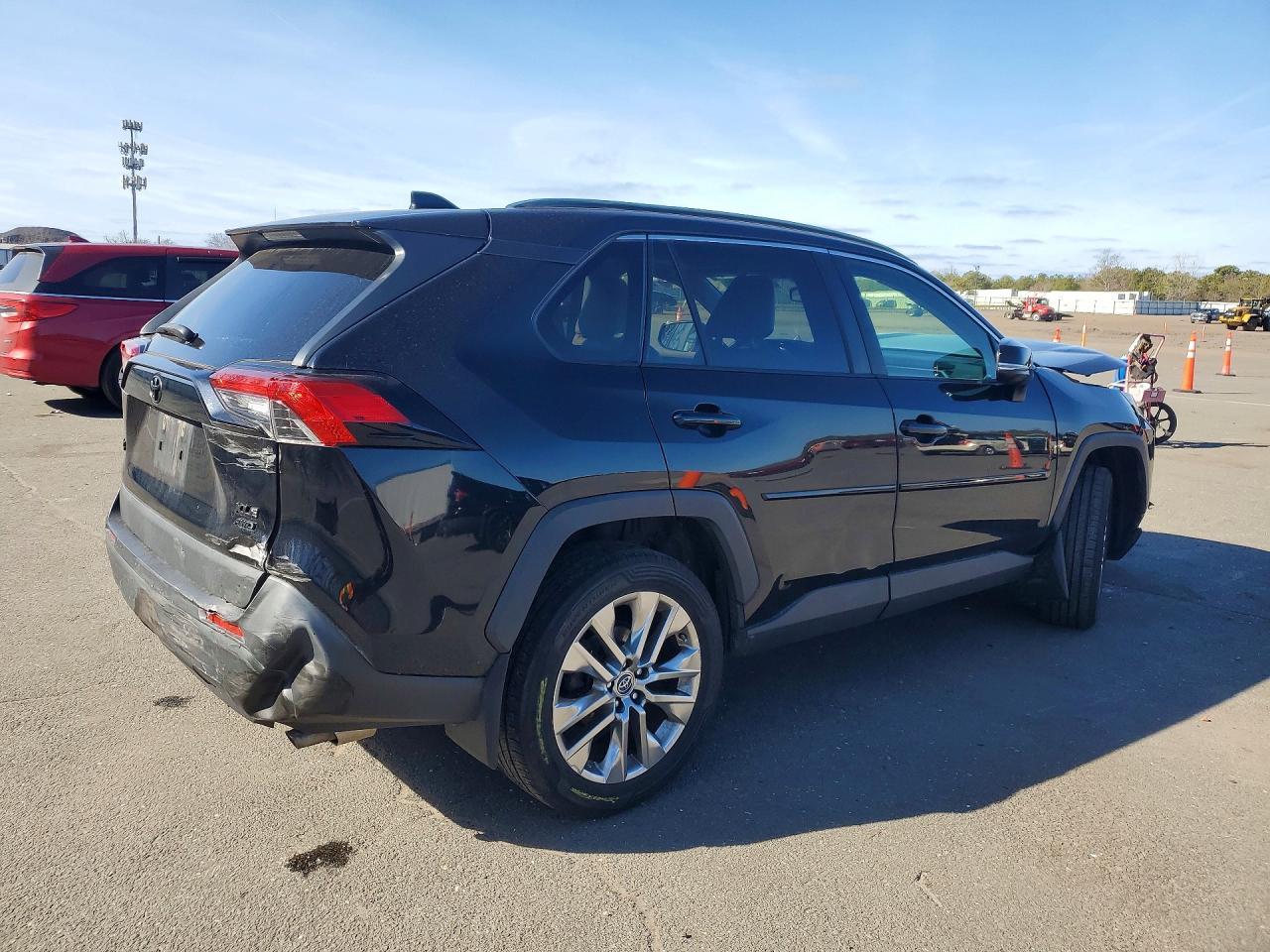2019 Toyota Rav4 Xle Premium - Image 3