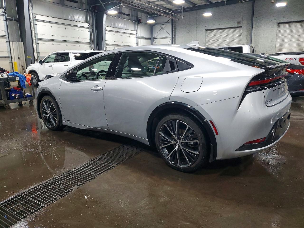 2025 Toyota Prius Xle - Фото 2