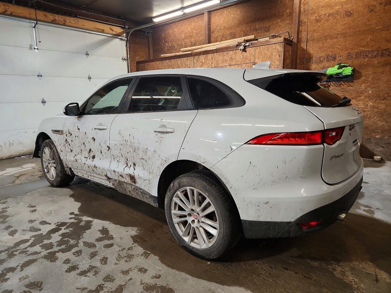 2018 Jaguar F-Pace Premium - Image 2