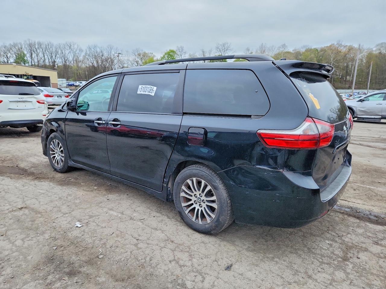 2020 Toyota Sienna Xle 8-Passenger - Фото 2