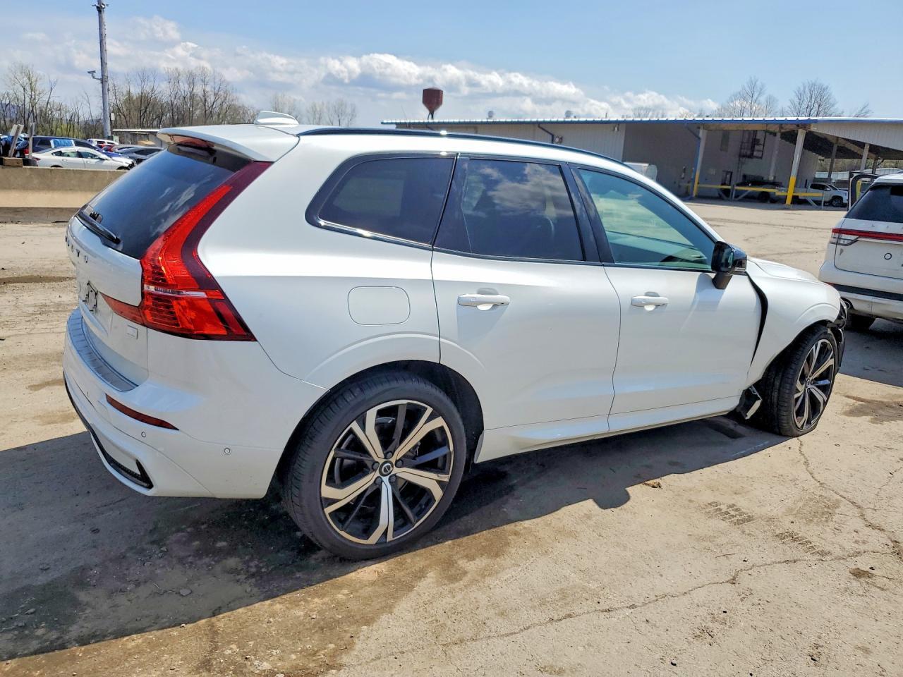2022 Volvo Xc60 T8 Recharge R-Design - Фото 3