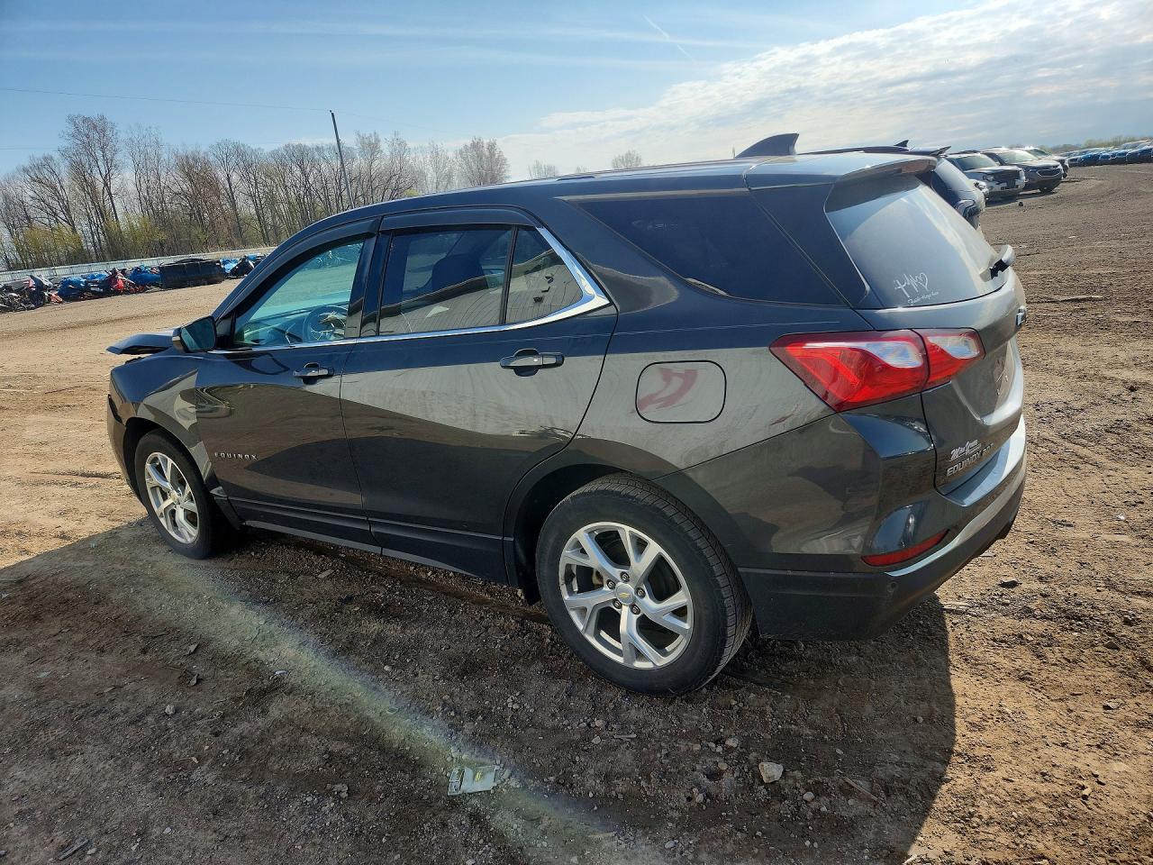 2018 Chevrolet Equinox Lt - Image 2