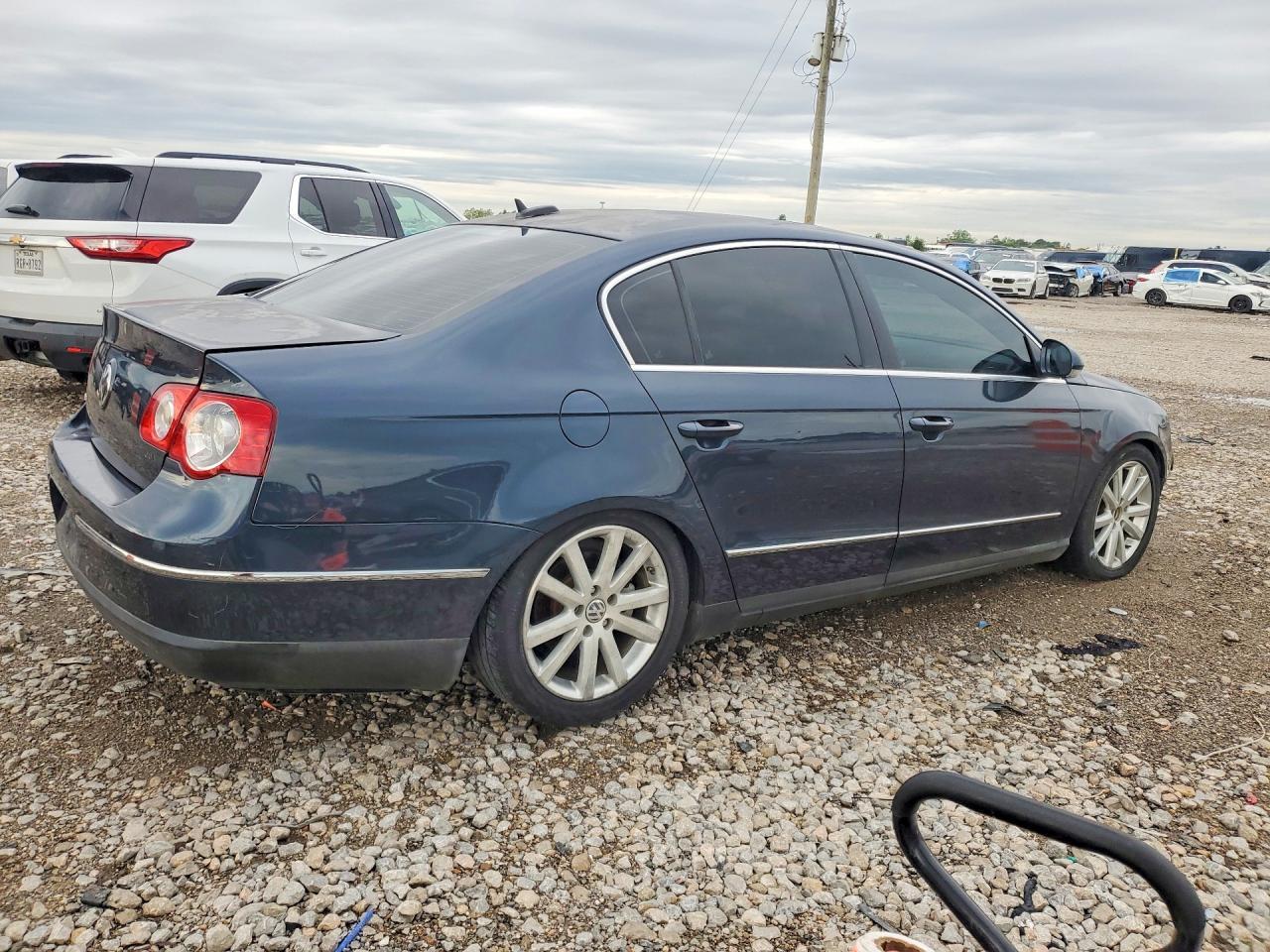 2006 Volkswagen Passat 2.0T Luxury - Image 3