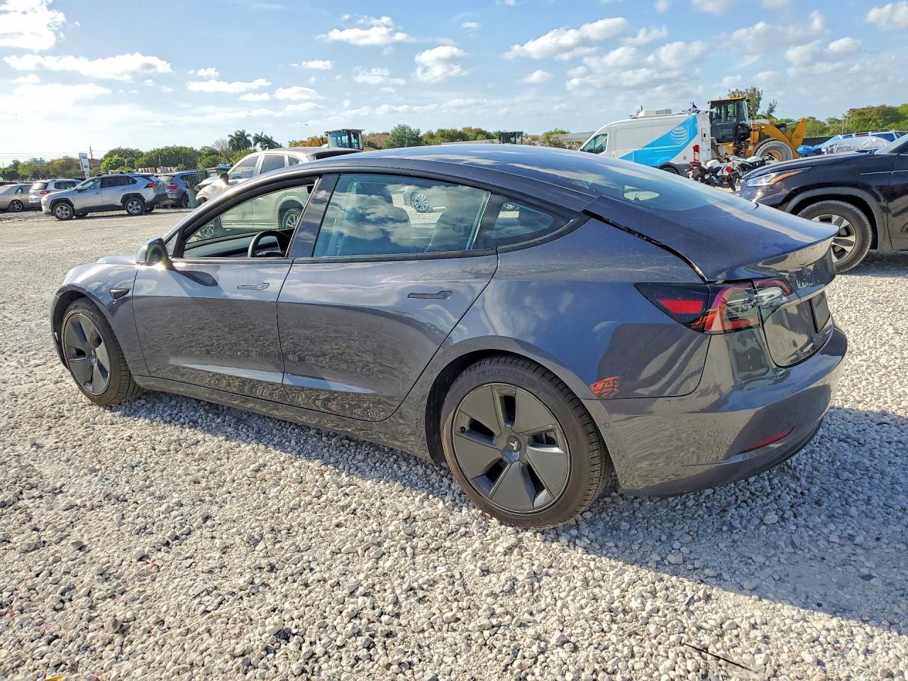 2021 Tesla Model 3 - Фото 2