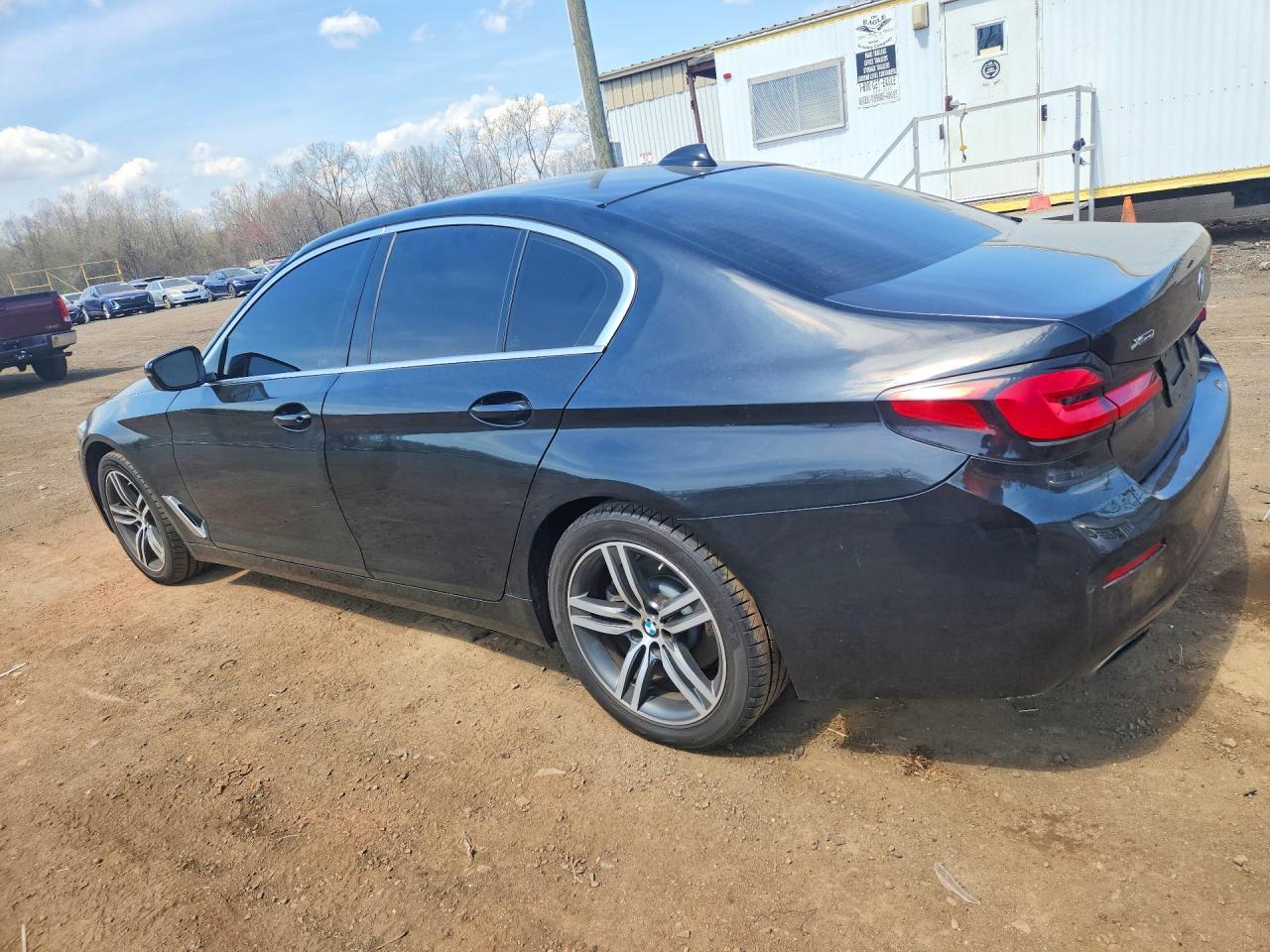 2022 BMW 530 Xi - Image 2