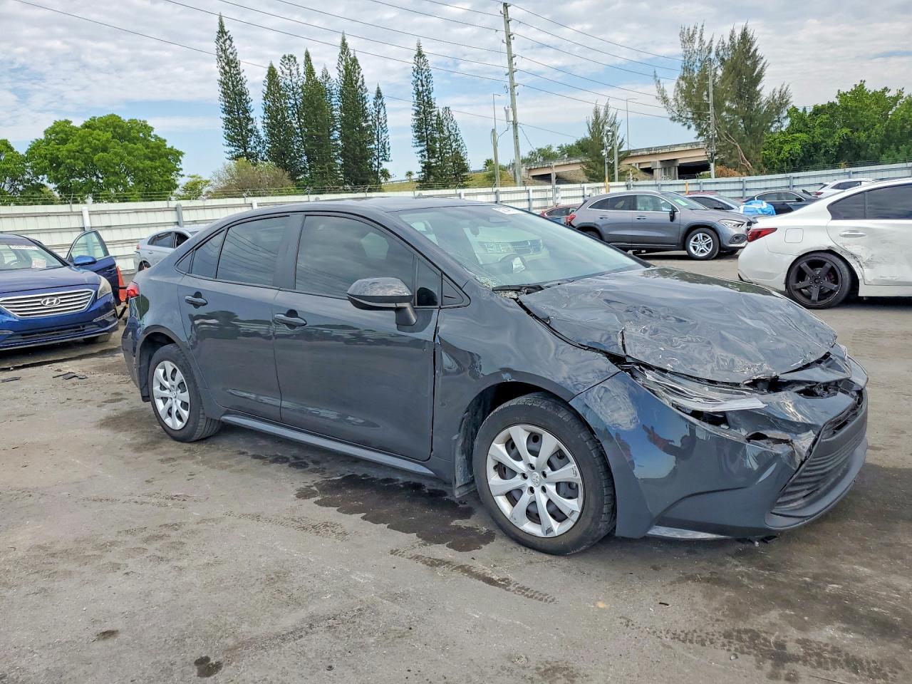 2024 Toyota Corolla Hybrid Le - Image 4