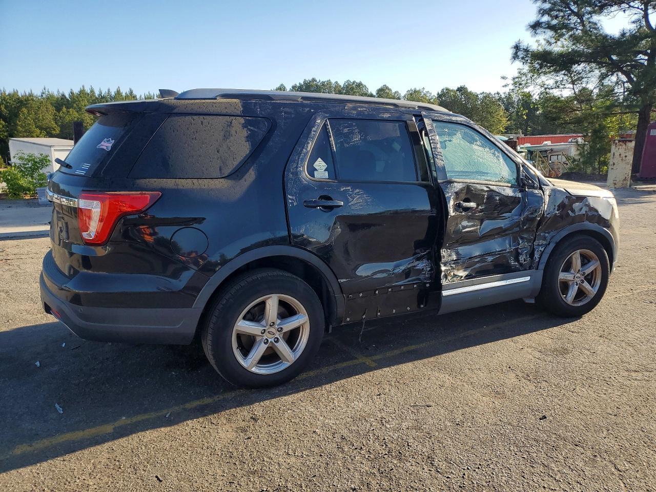 2019 Ford Explorer Xlt - Фото 3