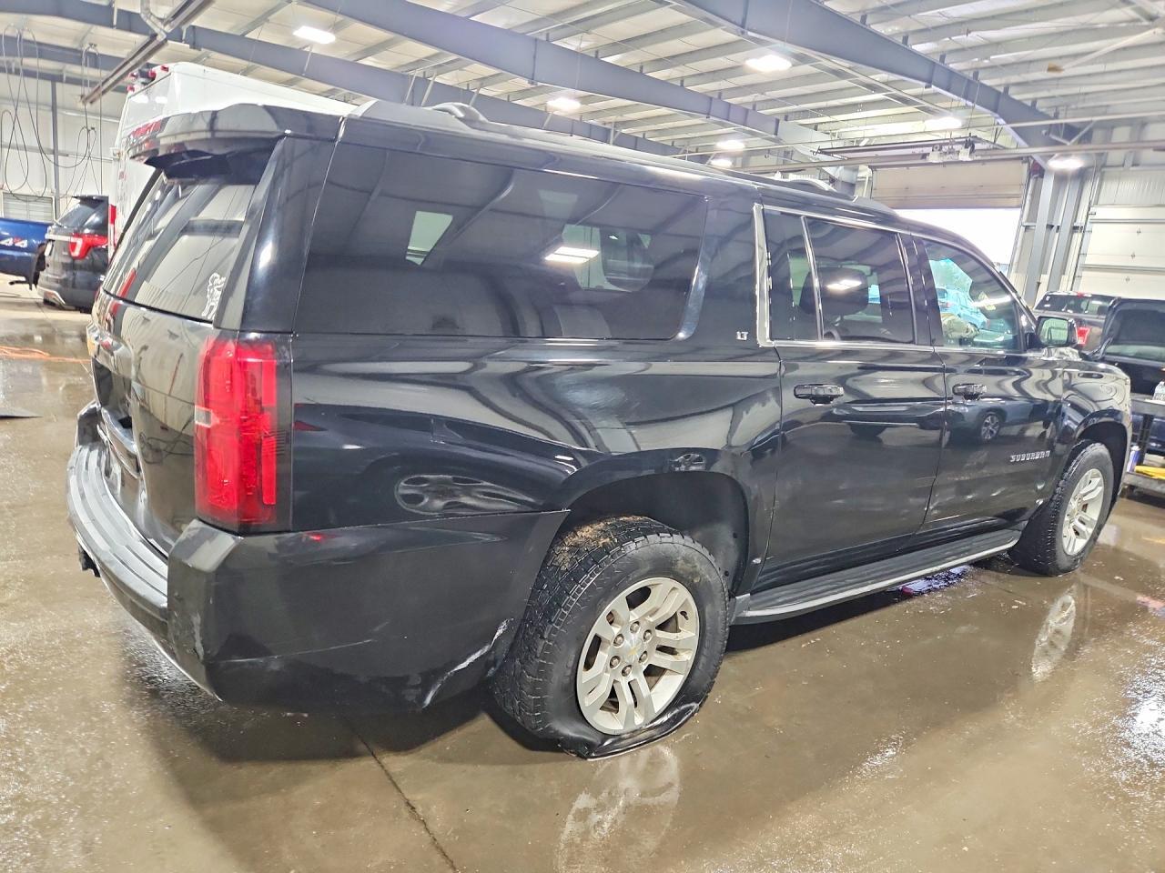 2017 Chevrolet Suburban K1500 Lt - Image 3