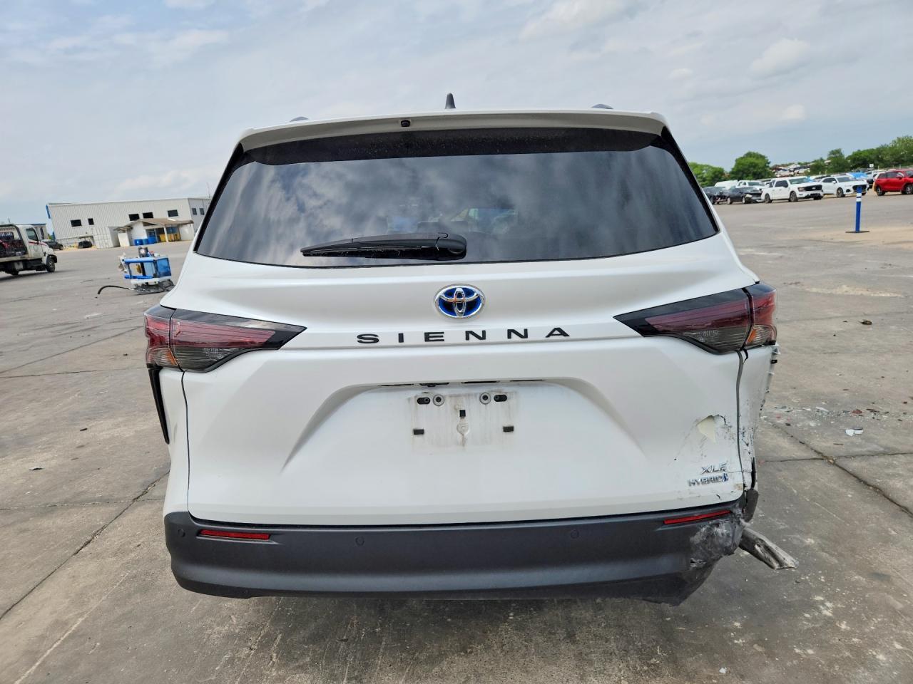 2023 Toyota Sienna Xle - Фото 6