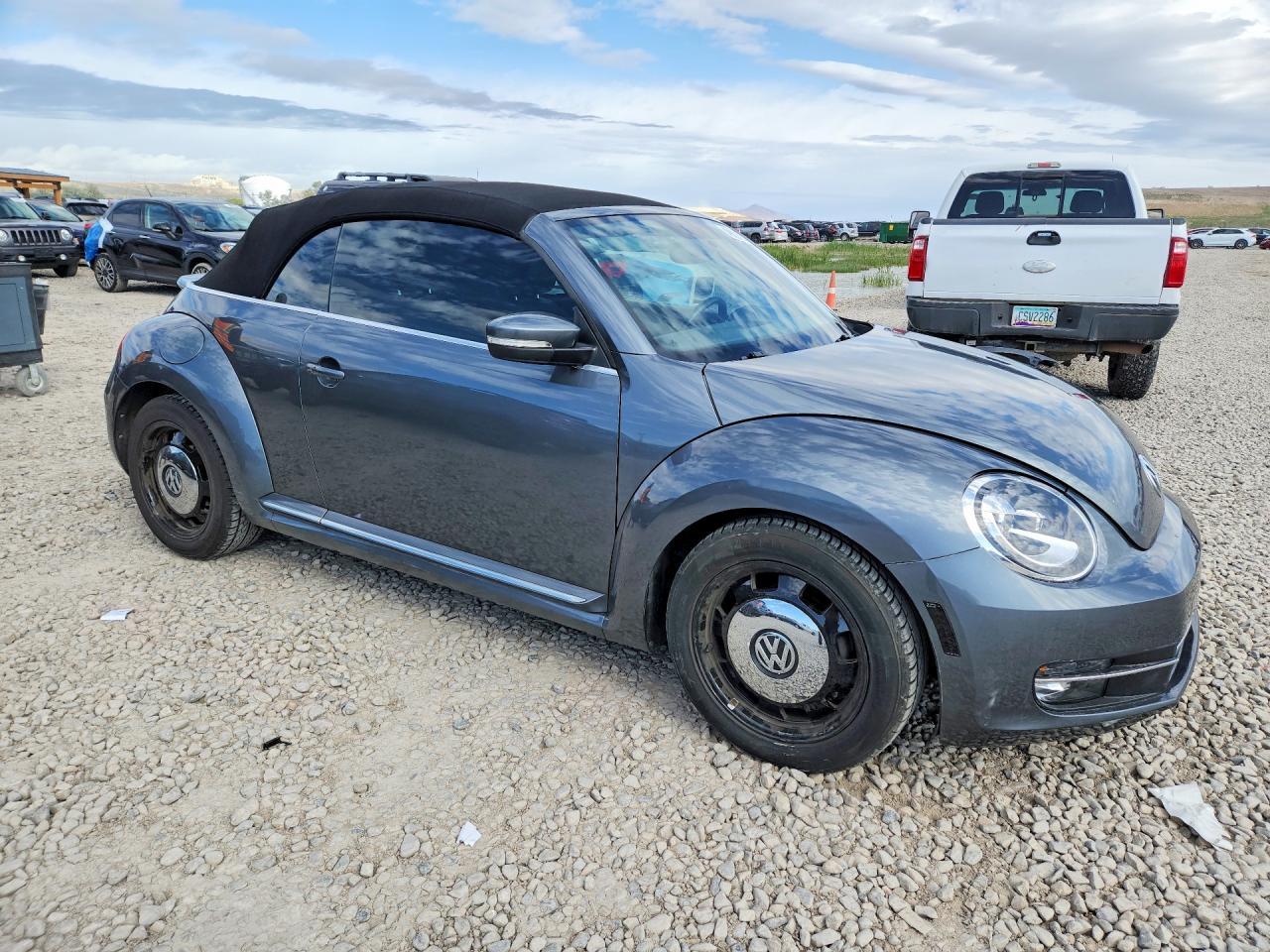 2013 Volkswagen Beetle - Image 4