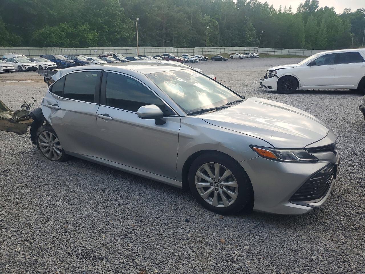 2019 Toyota Camry Le - Фото 4