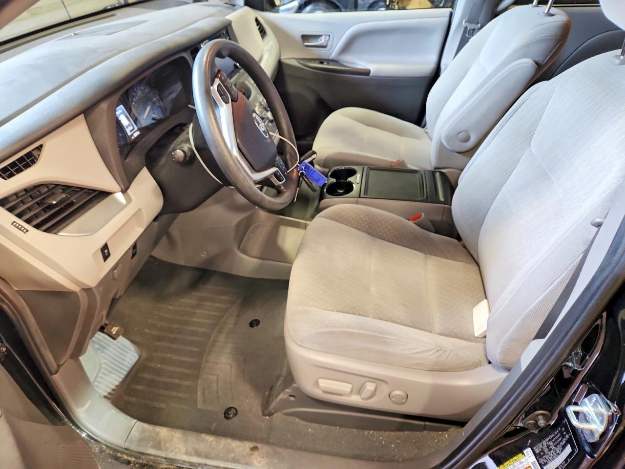 2020 Toyota Sienna Le - Фото 7