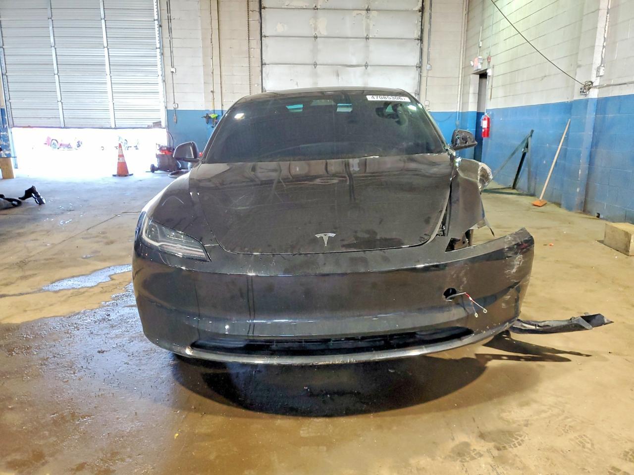 2025 Tesla Model 3 - Фото 5