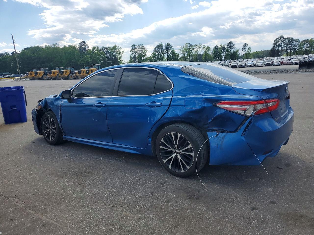 2018 Toyota Camry Se - Image 2