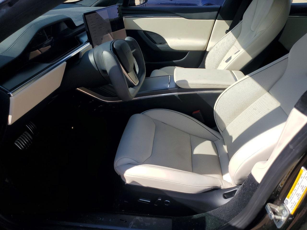 2022 Tesla Model S - Image 7