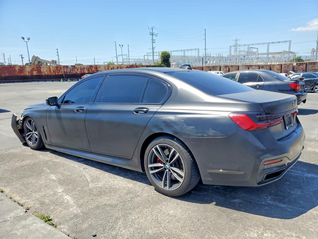 2020 BMW 750 Xi - Фото 2