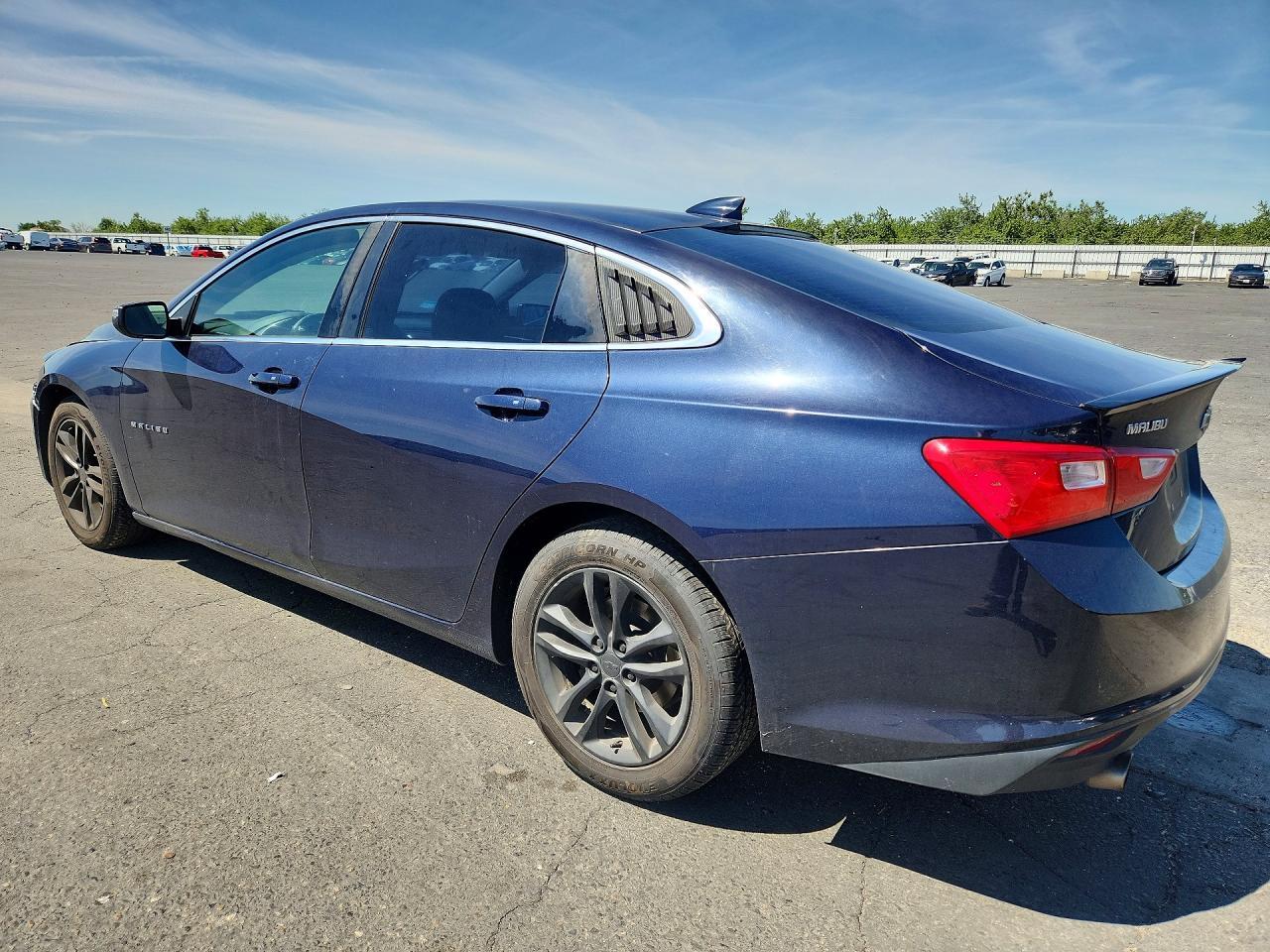 2016 Chevrolet Malibu Lt - Image 2