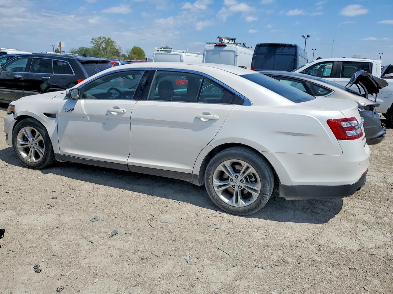 2014 Ford Taurus Sel - Фото 2