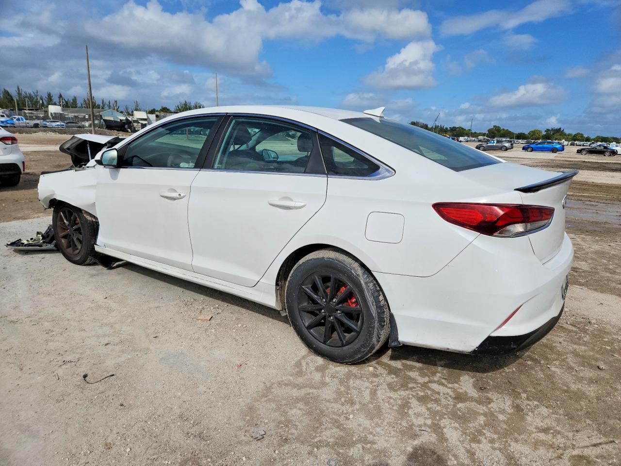 2018 Hyundai Sonata Se - Фото 2