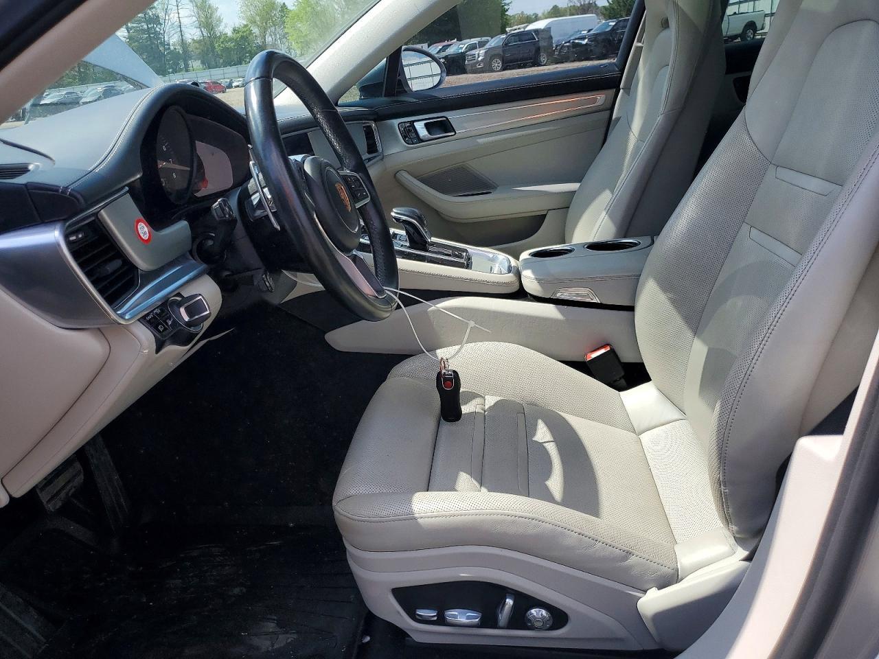 2018 Porsche Panamera 4 Sport Turismo - Image 7