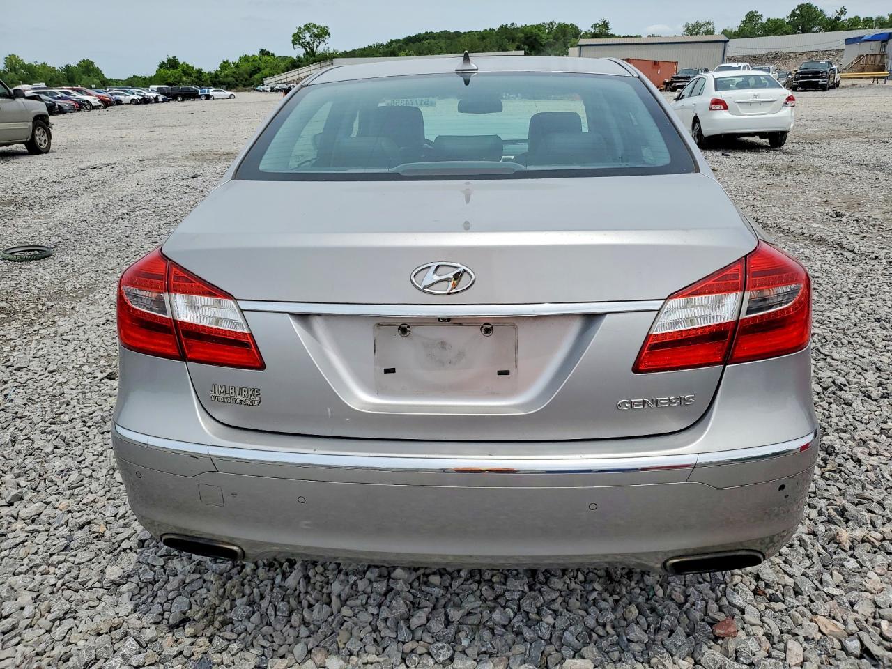 2013 Hyundai Genesis 3.8L - Фото 6