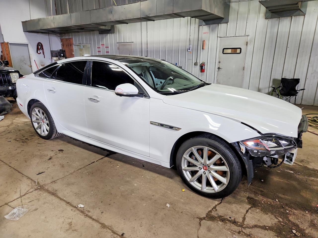 2017 Jaguar Xj - Фото 4
