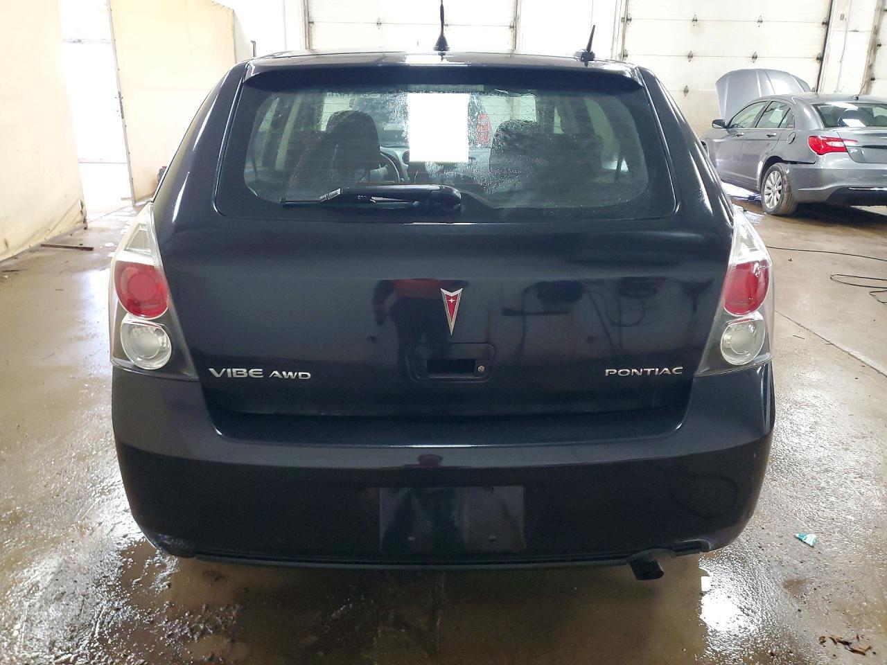 2010 Pontiac Vibe - Image 6