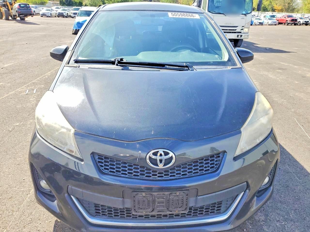 2013 Toyota Yaris 5-Door Se - Фото 5