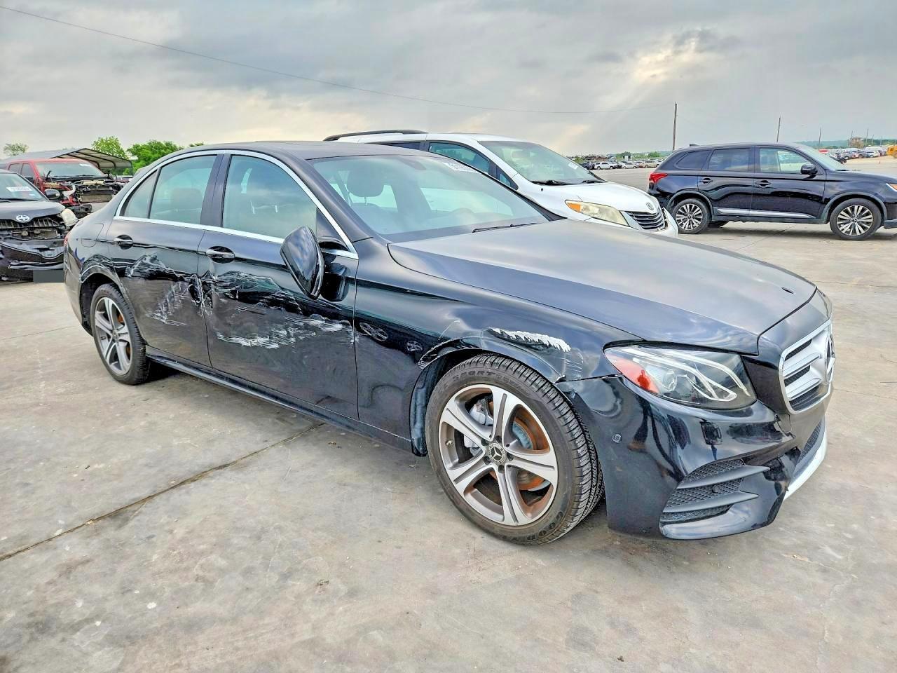 2019 Mercedes-Benz E 300 - Фото 4