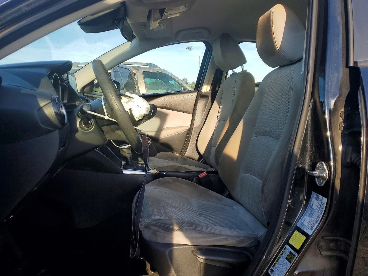 2019 Toyota Yaris Le - Image 7