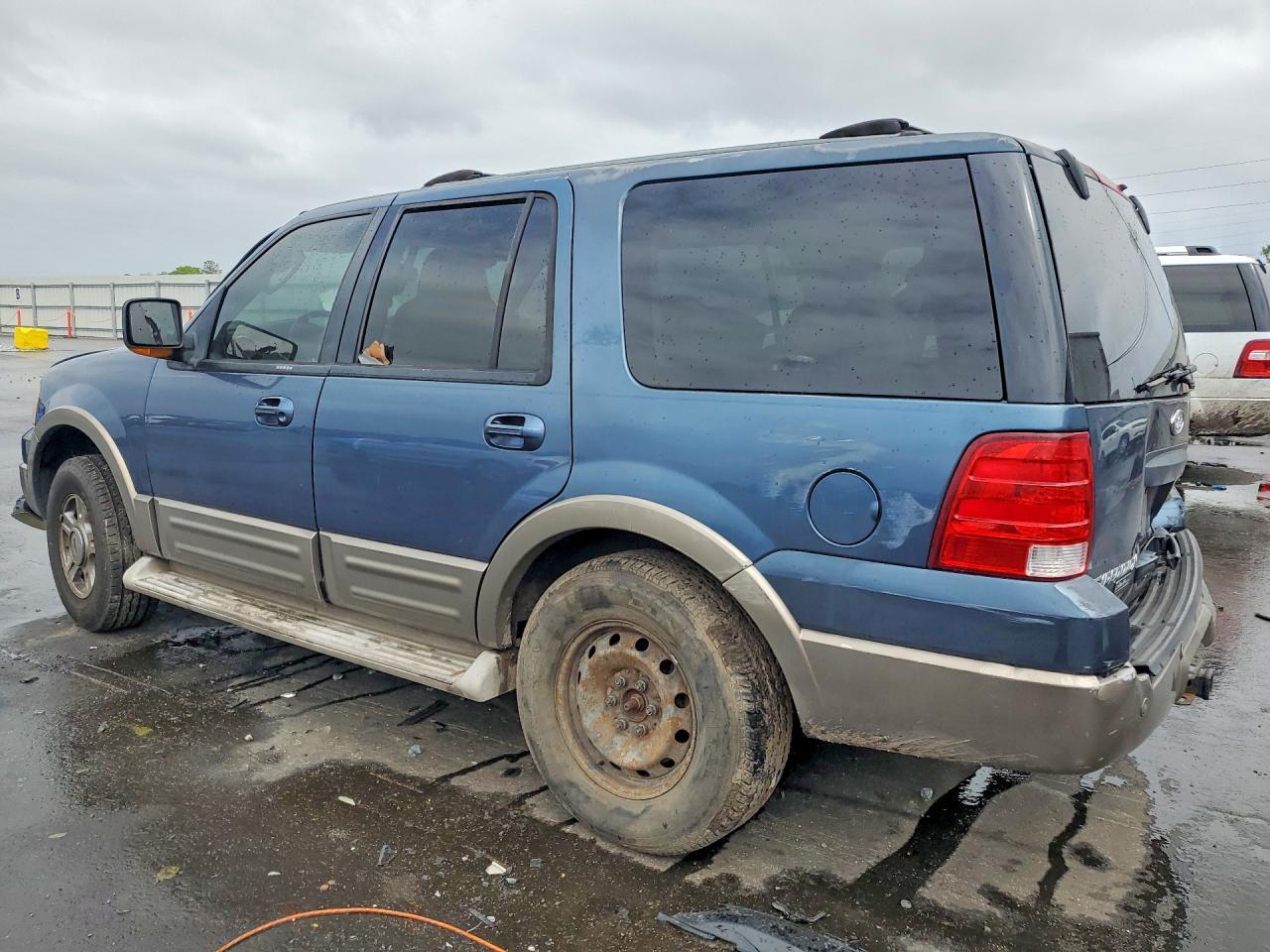 2004 Ford Expedition Eddie Bauer - Image 2