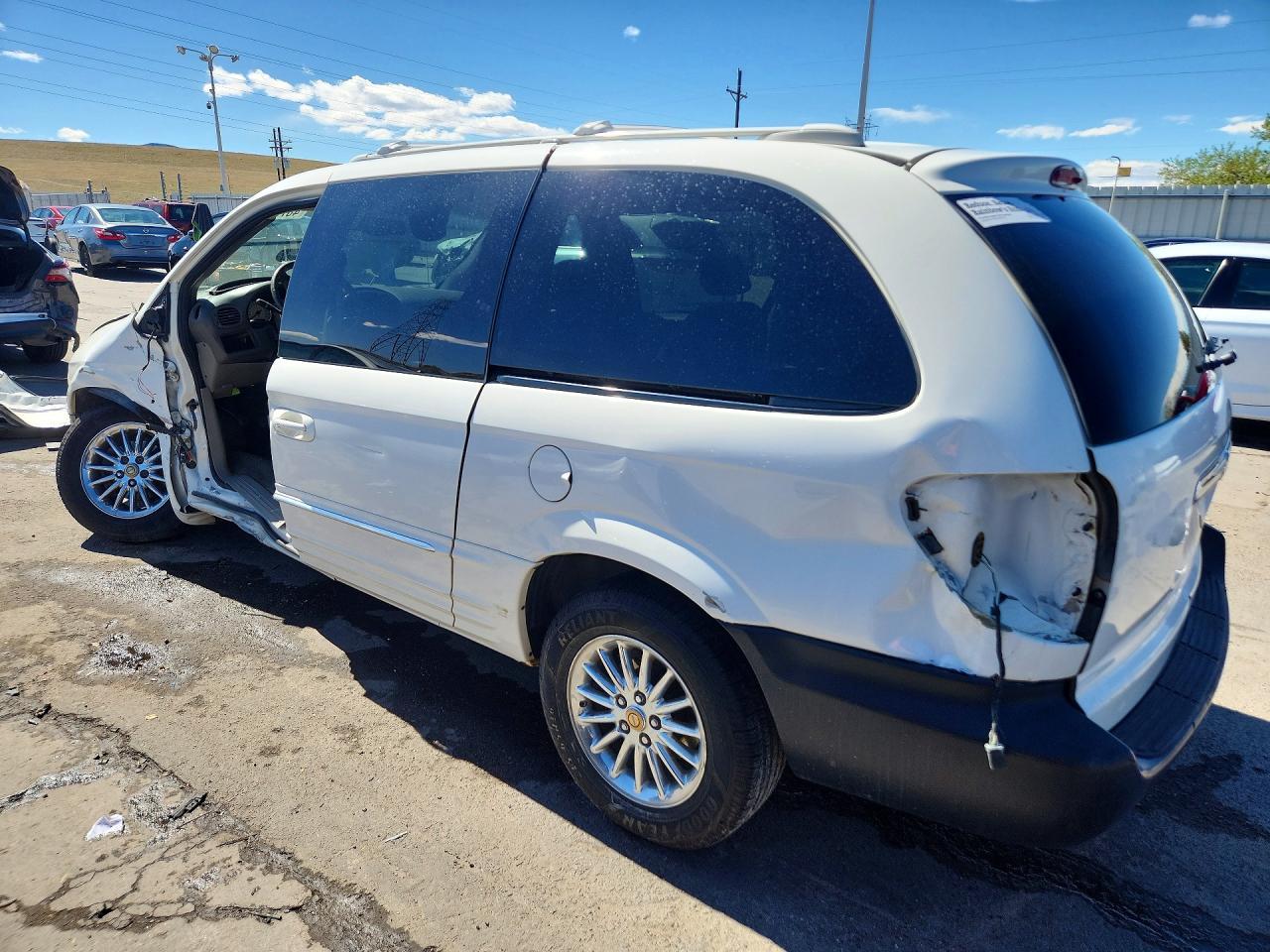 2003 Chrysler Town & Country Limited - Image 2