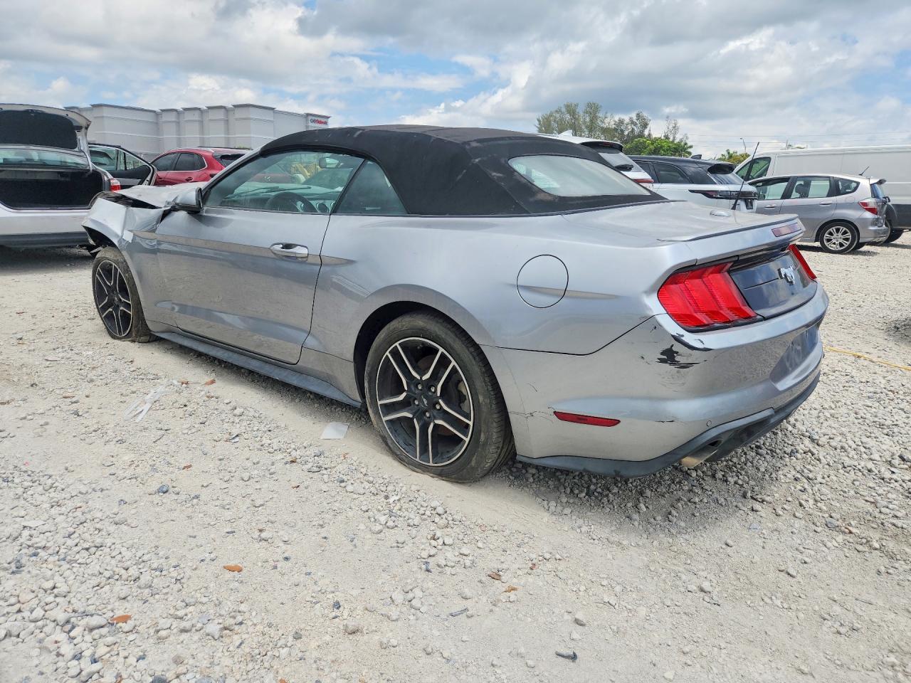 2020 Ford Mustang - Фото 2