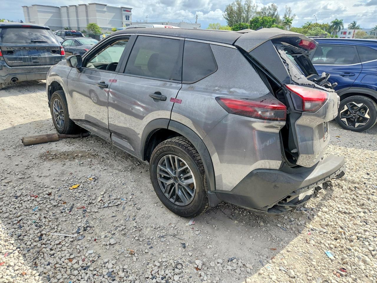 2023 Nissan Rogue S - Image 2