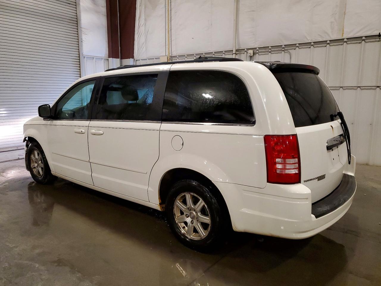 2008 Chrysler Town & Country Touring - Фото 2