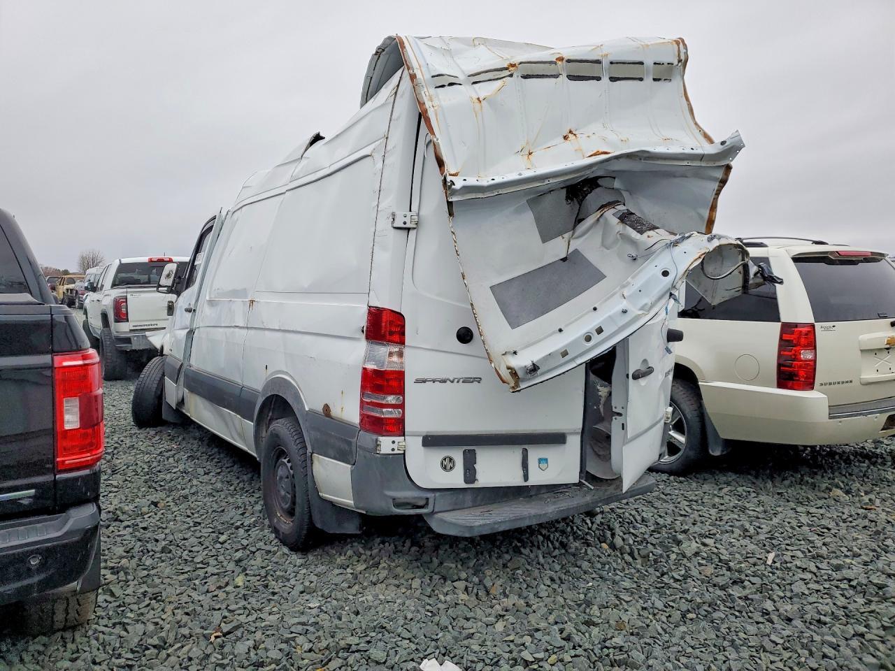 2016 Mercedes Benz Sprinter 2500 Utility / Service Van - Image 2