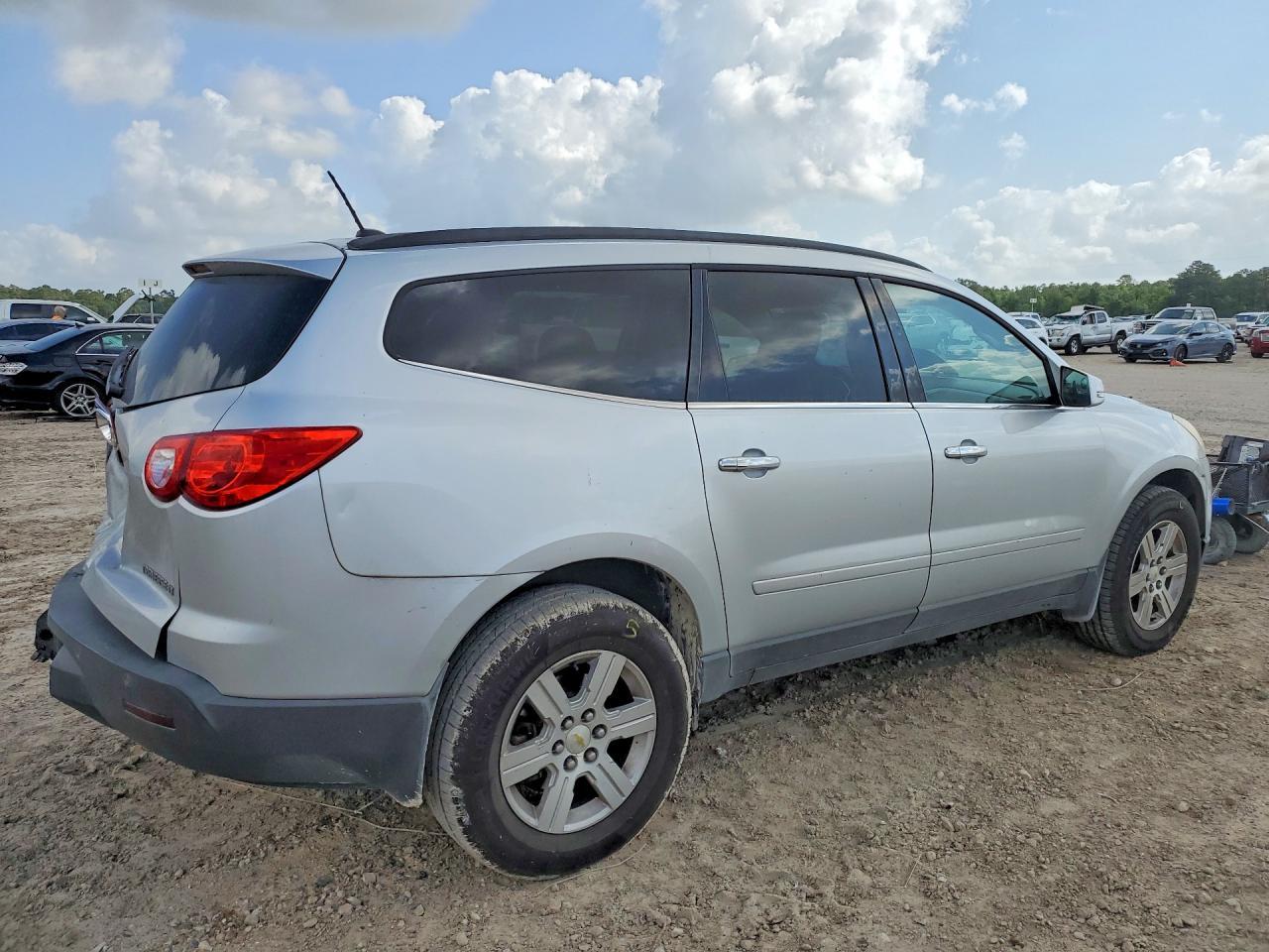 2012 Chevrolet Traverse Lt - Image 3