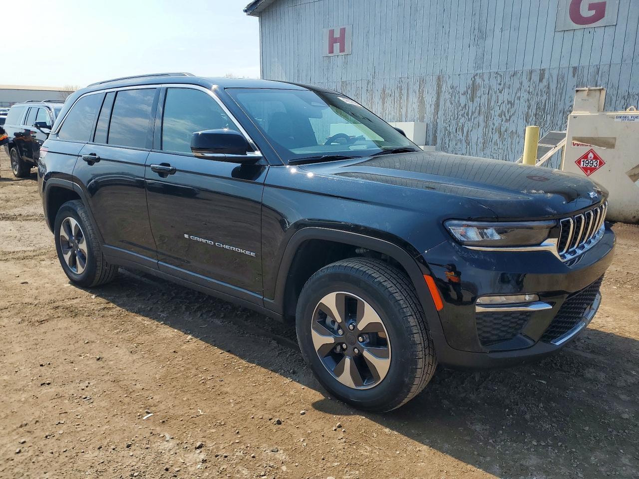 2025 Jeep Grand Cherokee 4Xe - Image 4