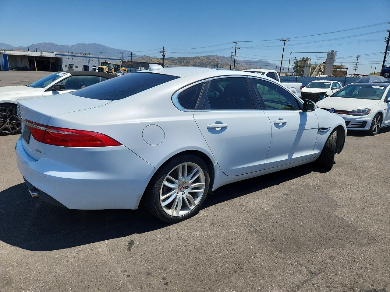 2017 Jaguar Xf Prestige - Фото 3