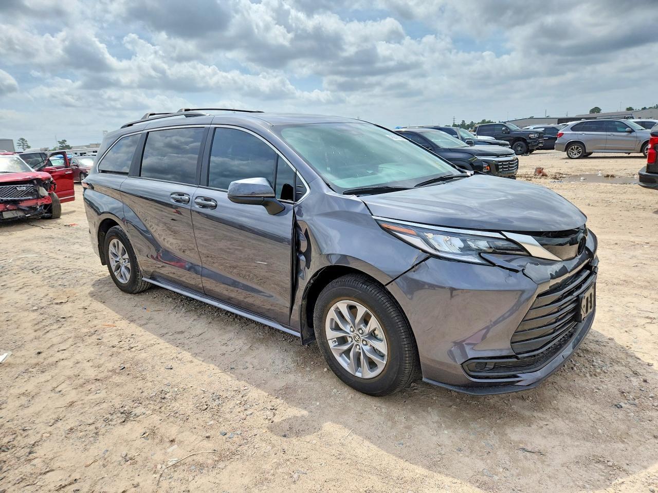 2025 Toyota Sienna Le 8-Passenger - Фото 4