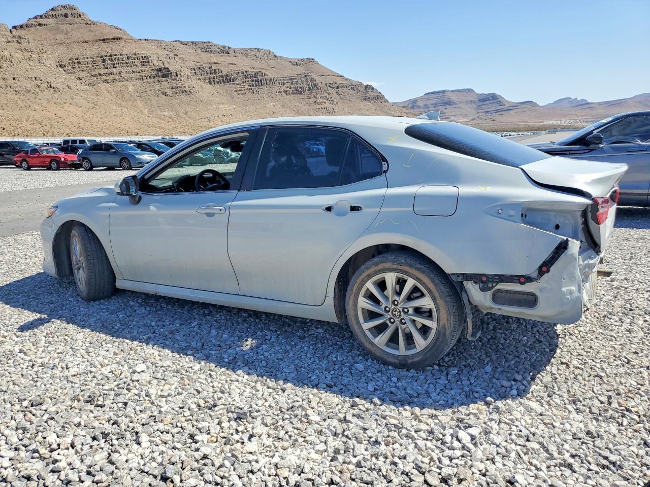 2023 Toyota Camry Le - Фото 2
