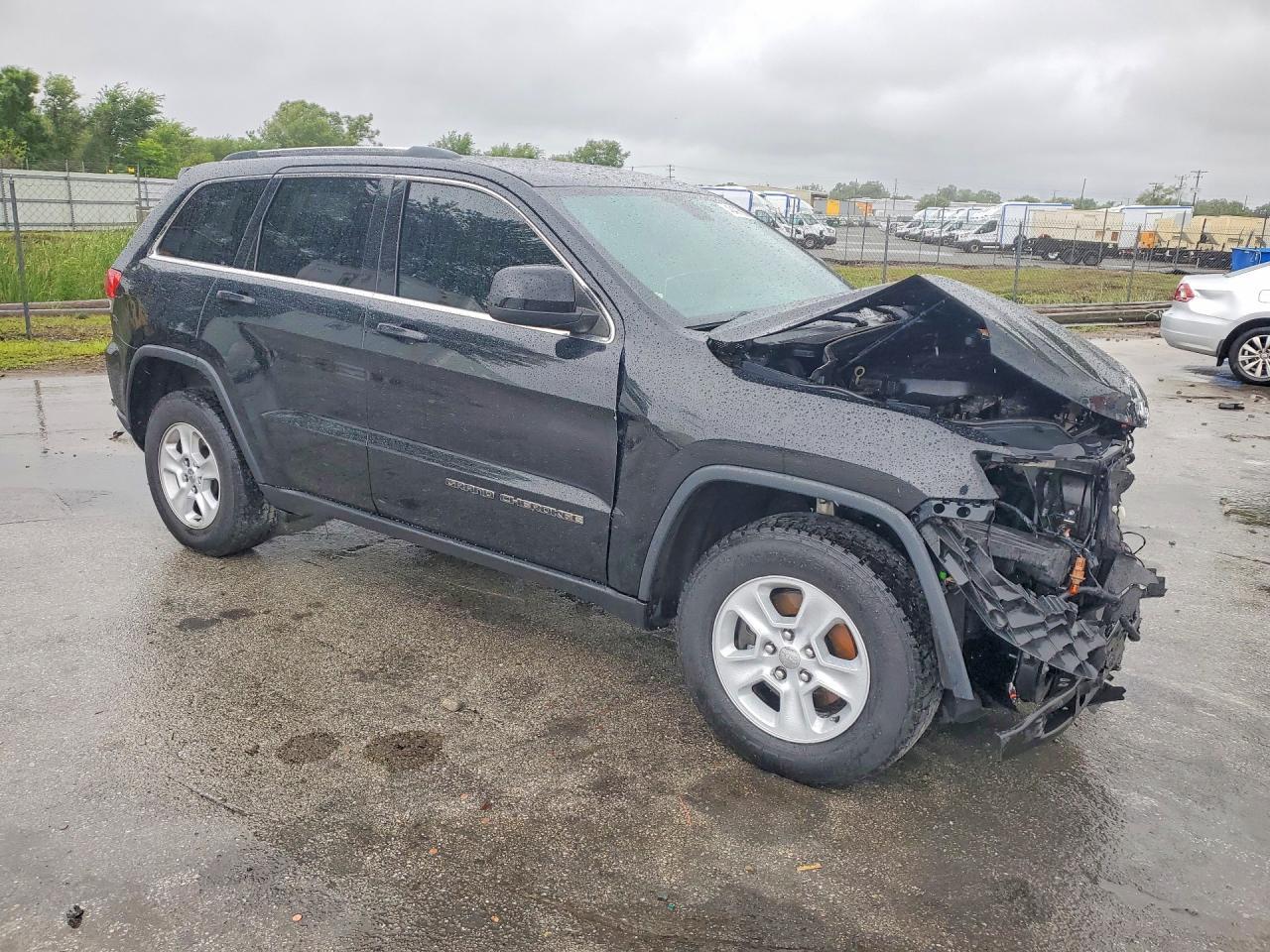 2017 Jeep Grand Cherokee Laredo - Image 4