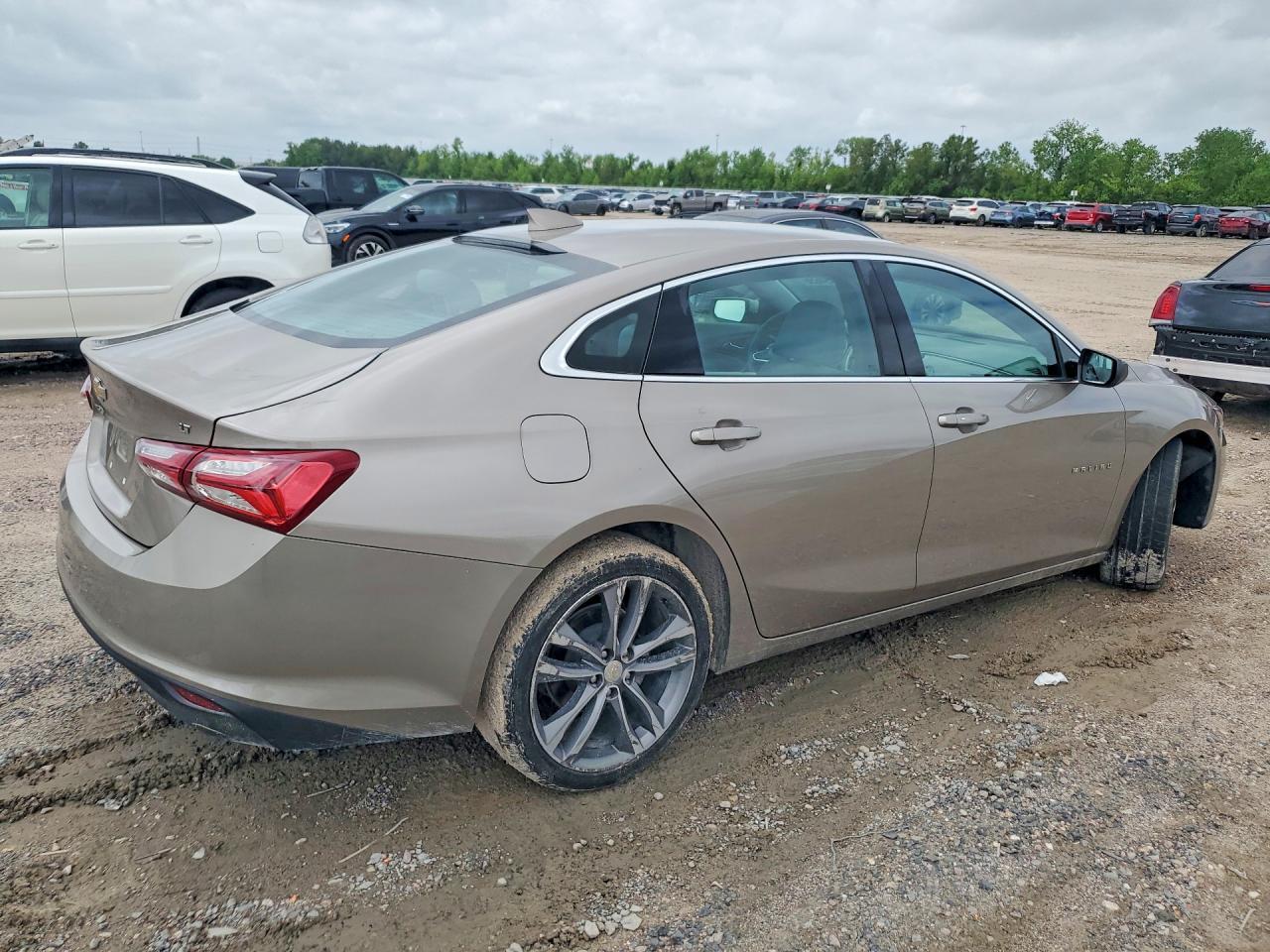 2022 Chevrolet Malibu Lt - Фото 3