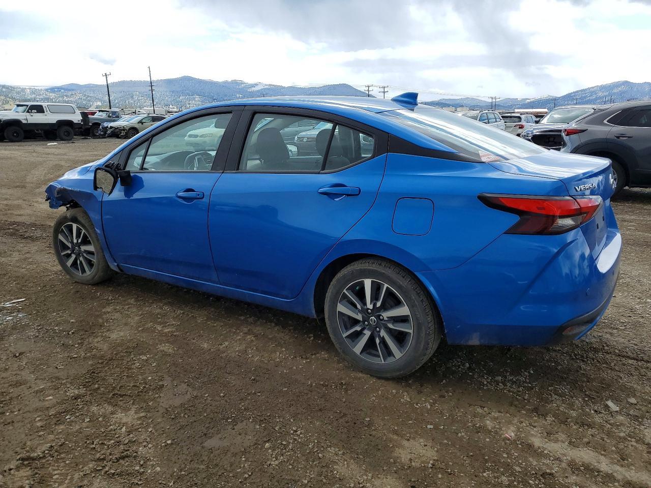 2022 Nissan Versa Sv - Image 2