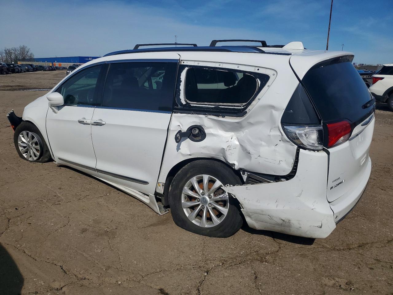 2019 Chrysler Pacifica Touring L - Фото 2