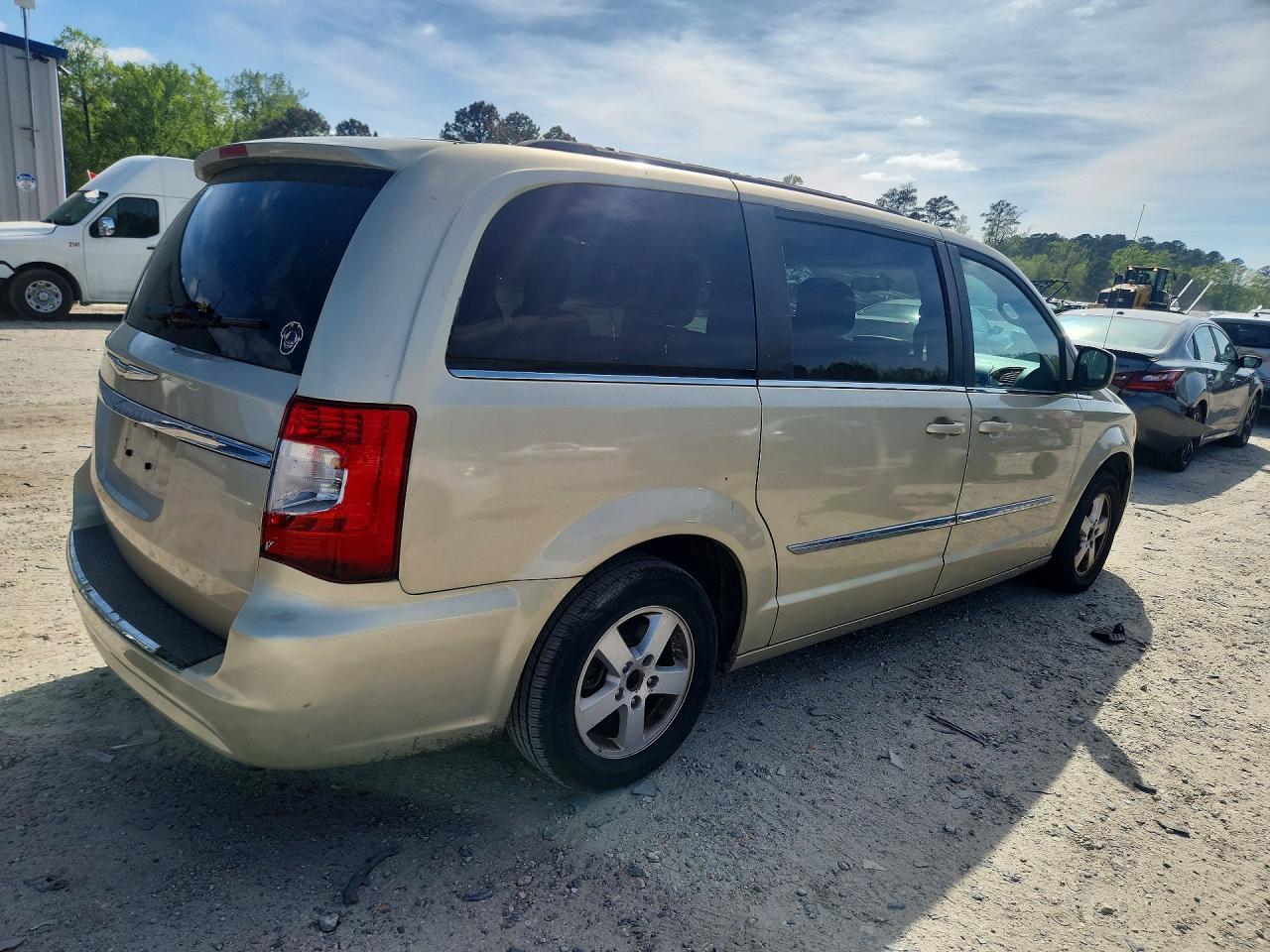 2011 Chrysler Town & Country Touring - Image 3