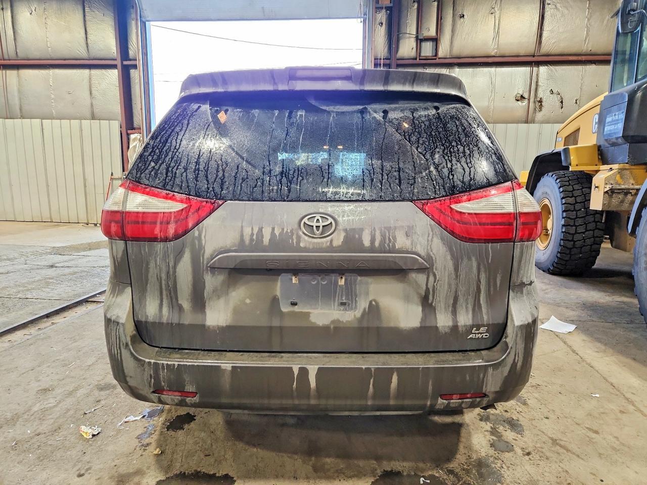 2019 Toyota Sienna Le 7-Passenger - Image 6